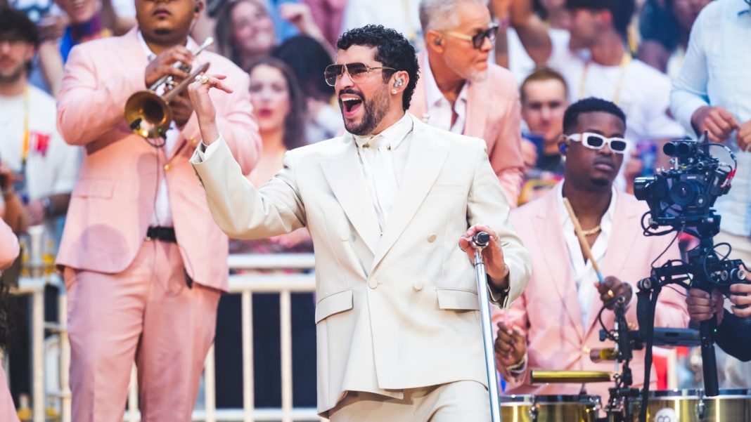 Bad Bunny's Tour Sets Records Without U.S., Grosses $1 Billion