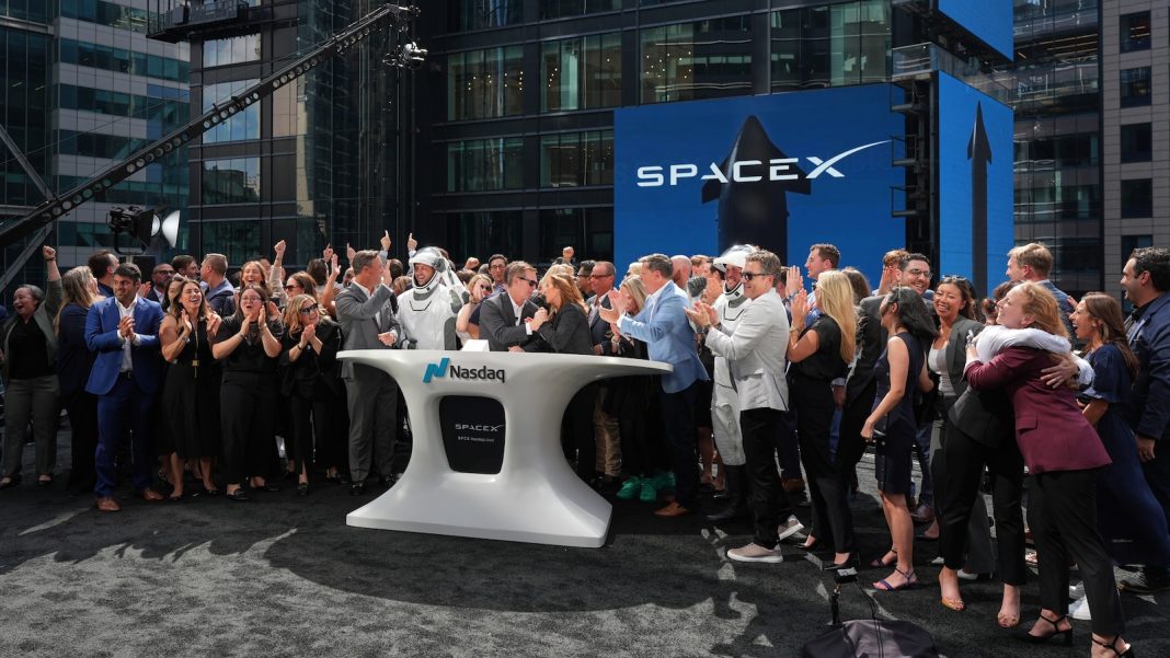 Wall Street banks are sky-high about SpaceX, but investors remain cautious